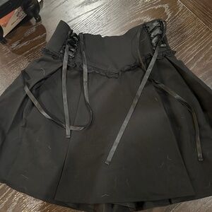 Skirt with lace sides